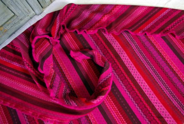 Invero Dreiecktuch Tiziana beere, Farben , Struktur, Muster